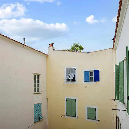 Grand Dans La Vieille